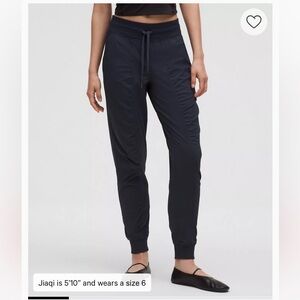 Lululemon Dance Studio Mid-Rise Jogger
Navy 25”